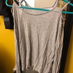 Open shoulder workout tee